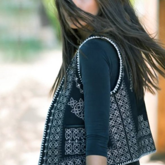 GYPSY Black tan embroidered suede shearling vest - Picture 7 of 7